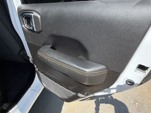 Used 2025 Jeep Wrangler Unlimited Sahara w/ Safety Group AWD/4WD image 20