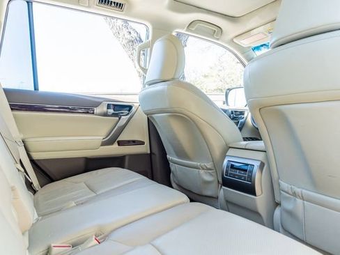 Used 2017 Lexus GX 460 Premium image 45