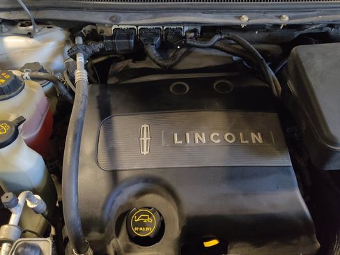Used 2015 Lincoln MKX FWD w/ Equipment Group 102A image 30