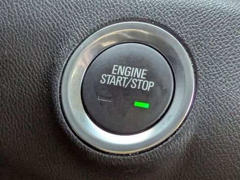 Used 2024 GMC Terrain SLE w/ Driver Convenience Package image 19