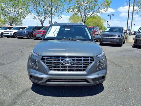 Used 2025 Hyundai Venue SEL image 2
