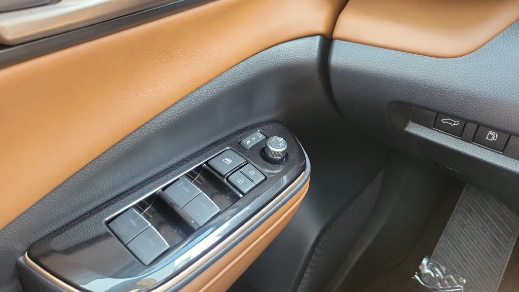 Certified 2025 Toyota Crown Signia w/ Advanced Technology Package AWD/4WD image 19