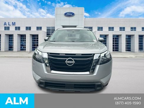 Used 2025 Nissan Pathfinder SV FWD image 2