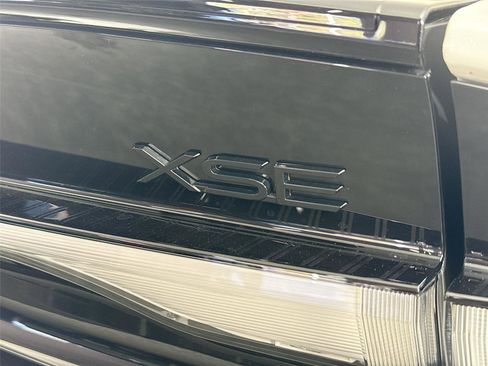 Used 2025 Toyota Prius Plug-In Hybrid image 14