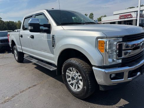 Used 2017 Ford F250 XLT w/ FX4 Off-Road Package AWD/4WD image 12