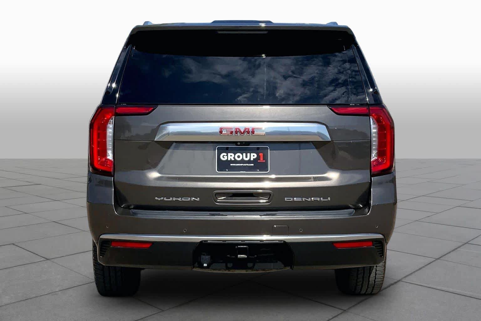 Used 2021 GMC Yukon Denali w/ Denali Premium Package AWD/4WD image 4