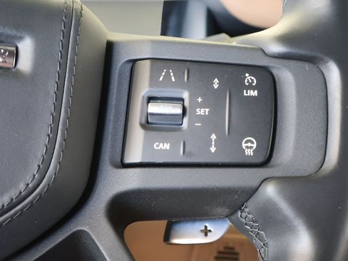 Used 2025 Land Rover Defender 130 V8 image 23