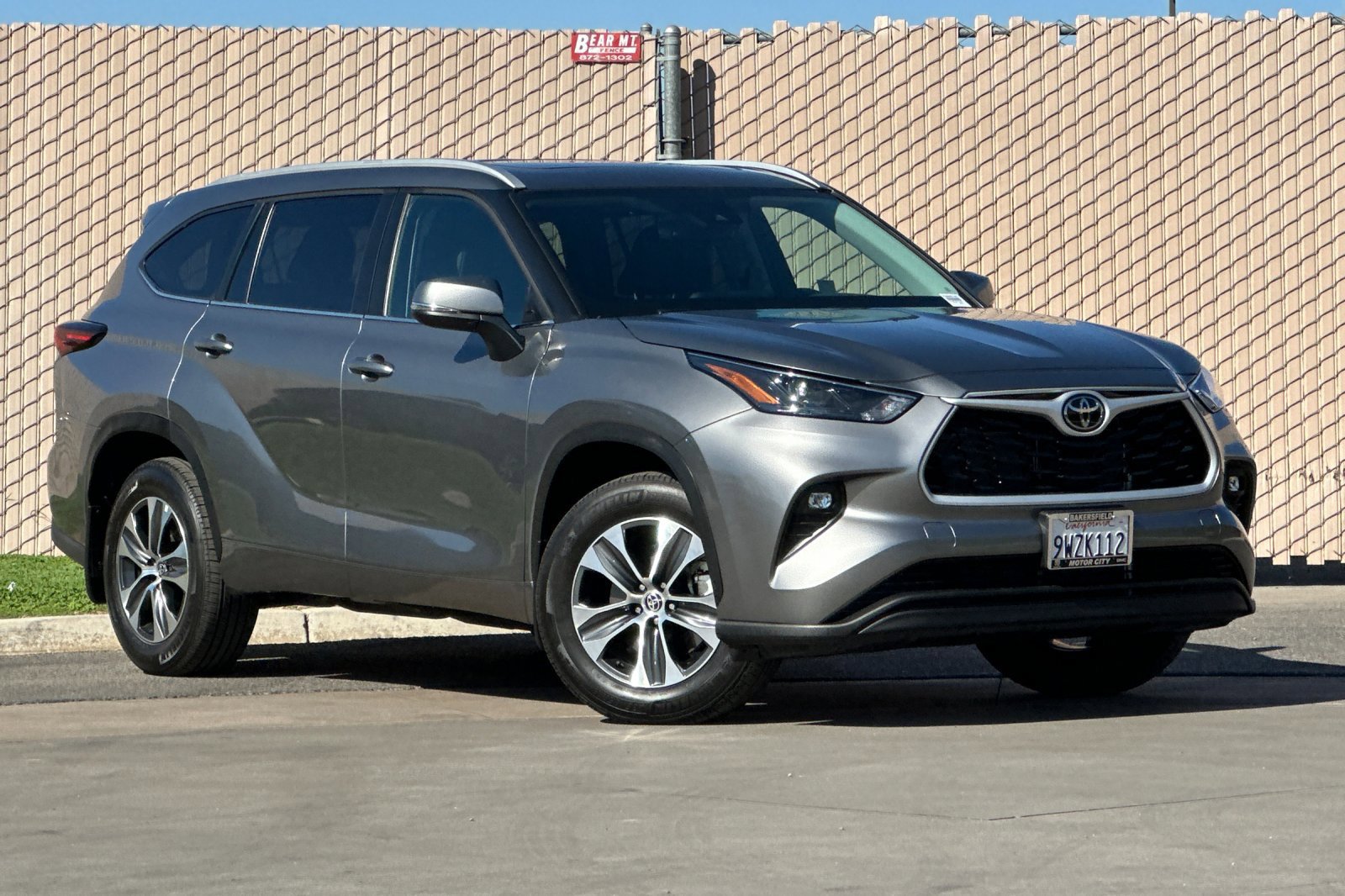 Used 2026 Toyota Highlander XLE AWD/4WD image 2