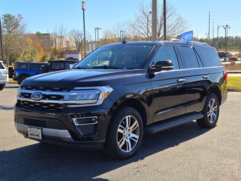 Certified 2024 Ford Expedition Limited image 2