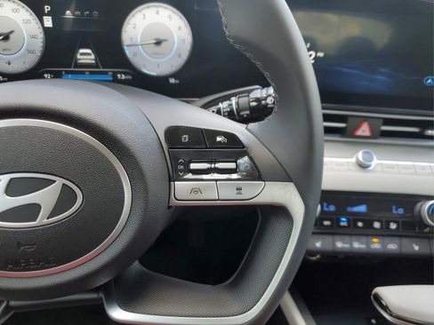 Used 2025 Hyundai Elantra Limited image 26