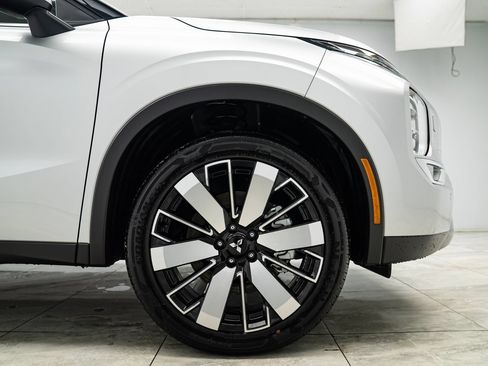 New 2025 Mitsubishi Outlander SE AWD/4WD image 31