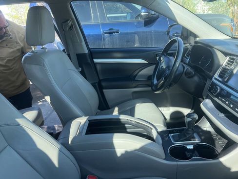 Used 2015 Toyota Highlander XLE image 18