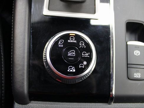 Used 2023 Mitsubishi Outlander SE image 35