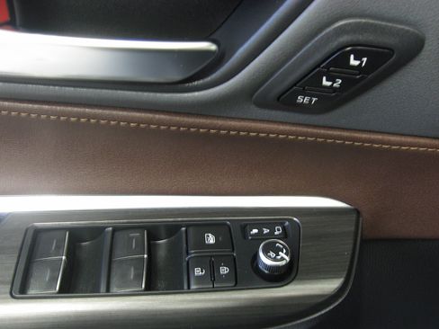 Certified 2021 Toyota Venza XLE image 12