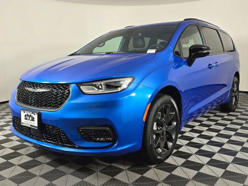 New 2026 Chrysler Pacifica Select image 8