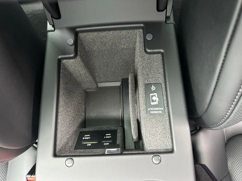 Used 2026 Porsche Macan AWD/4WD image 28