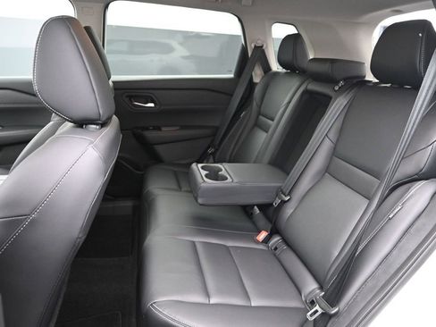 Used 2024 Nissan Rogue SL FWD image 18