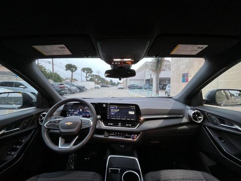 Used 2025 Chevrolet Equinox LT image 33