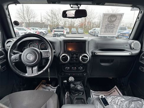 Used 2016 Jeep Wrangler Unlimited Sahara w/ Connectivity Group image 10