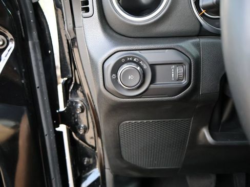 Used 2023 Jeep Wrangler Unlimited Sahara w/ LED Lighting Group AWD/4WD image 31