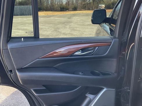 Used 2019 Cadillac Escalade Luxury image 54