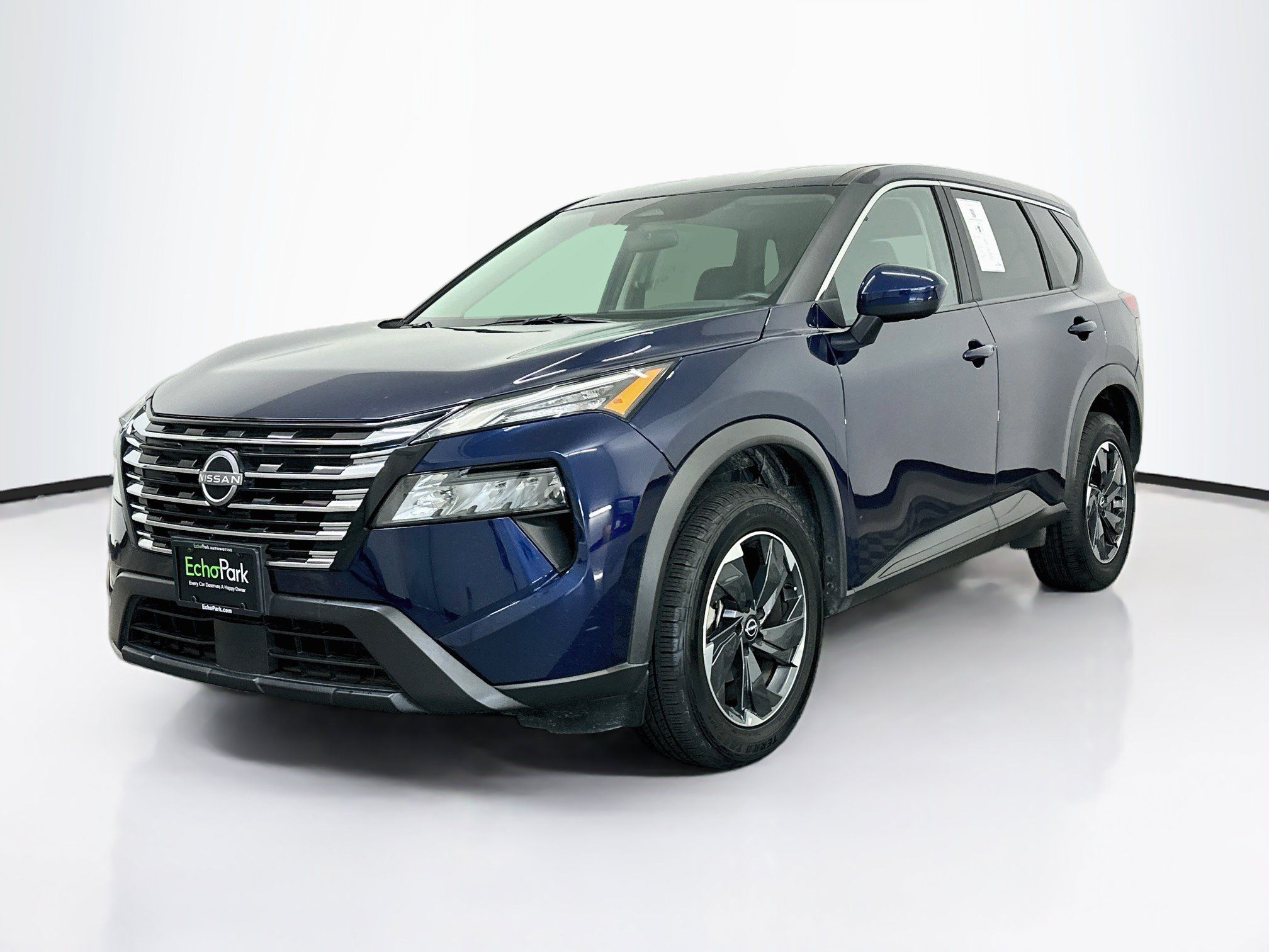 Used 2025 Nissan Rogue SV AWD/4WD image 3