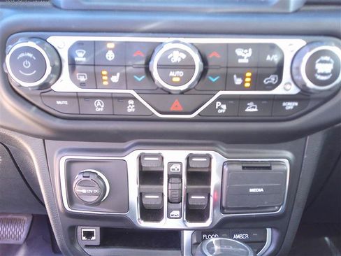 Used 2021 Jeep Gladiator Overland AWD/4WD image 16