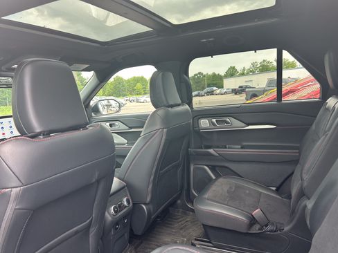 Used 2025 Ford Explorer ST AWD/4WD image 13