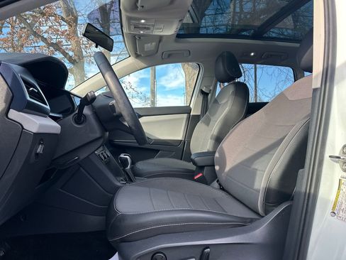 Certified 2022 Volkswagen Taos SE image 3