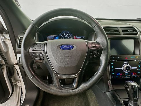 Used 2018 Ford Explorer Limited w/ Ford Safe & Smart Package AWD/4WD image 11