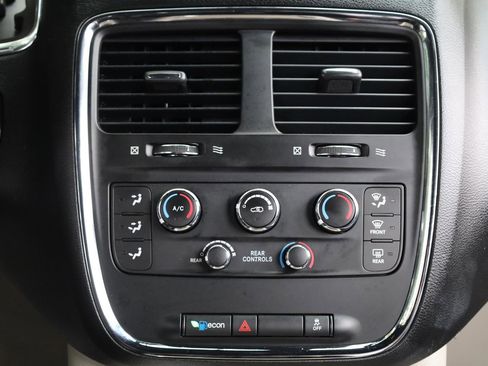 Used 2017 Dodge Grand Caravan SXT FWD image 33