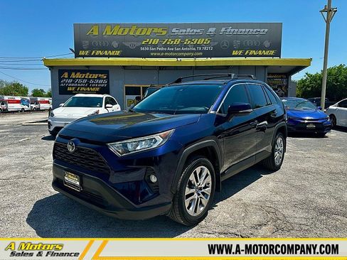 Used 2019 Toyota RAV4 XLE Premium FWD image 1