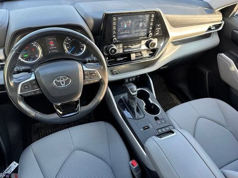 Used 2020 Toyota Highlander LE AWD/4WD image 7