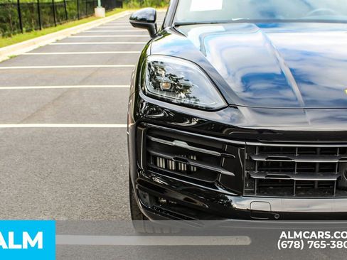 Used 2024 Porsche Cayenne S image 12