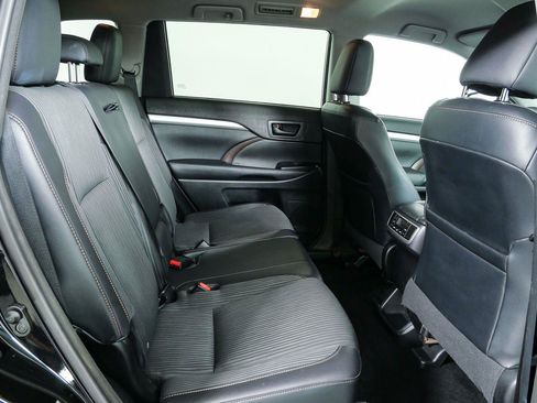 Used 2015 Toyota Highlander Plus FWD image 19