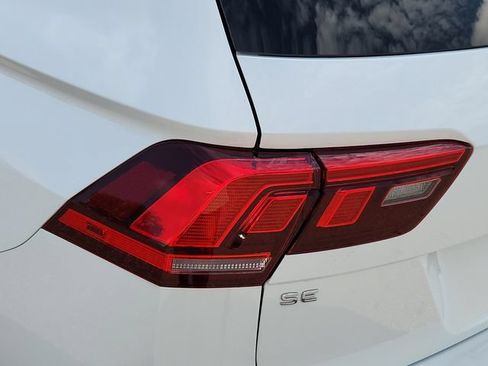 Used 2024 Volkswagen Tiguan SE R-Line AWD/4WD image 10