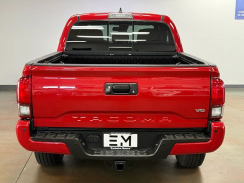 Used 2018 Toyota Tacoma TRD Off-Road w/ Technology Package AWD/4WD image 6