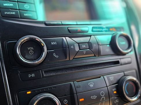 Used 2016 Ford Explorer FWD image 38