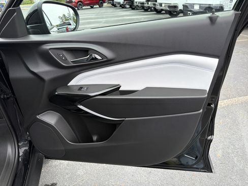 New 2026 Chevrolet Trax LT w/ LT Convenience Package FWD image 14