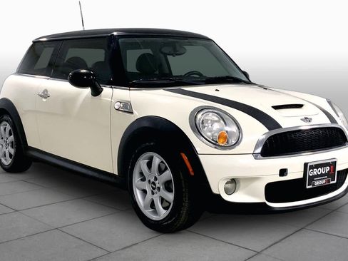 Used 2009 MINI Cooper S FWD image 2