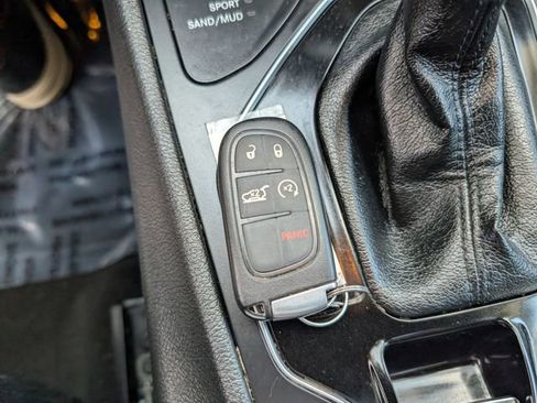 Used 2022 Jeep Cherokee Limited image 19