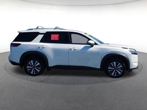Certified 2024 Nissan Pathfinder SL image 6