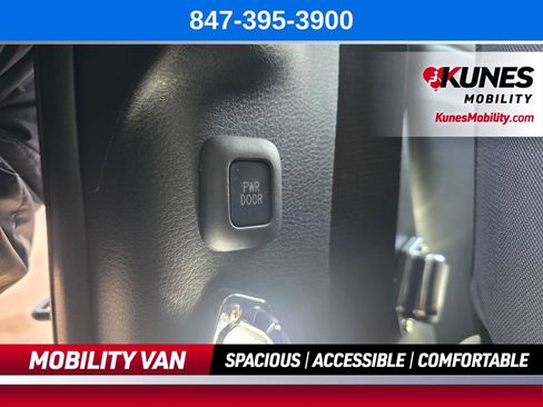 Used 2026 Toyota Sienna LE FWD image 21