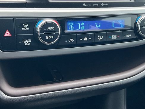 Used 2018 Toyota Highlander XLE FWD image 21