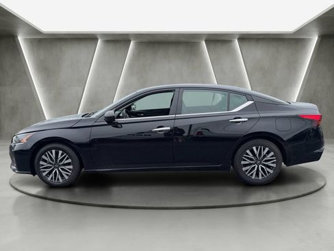 Used 2024 Nissan Altima 2.5 SV FWD image 4