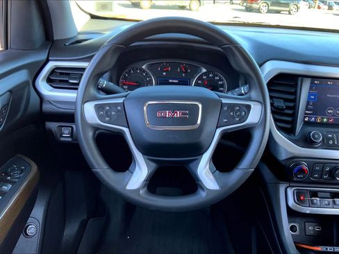 Certified 2023 GMC Acadia SLE w/ Driver Convenience Package image 5