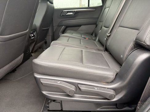 Used 2025 Chevrolet Tahoe LT RWD image 17