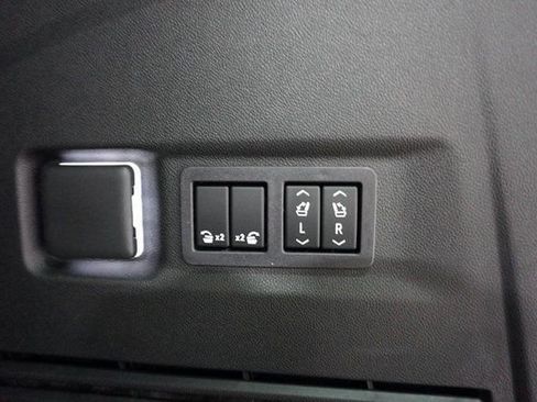 New 2026 Chevrolet Suburban Premier image 21