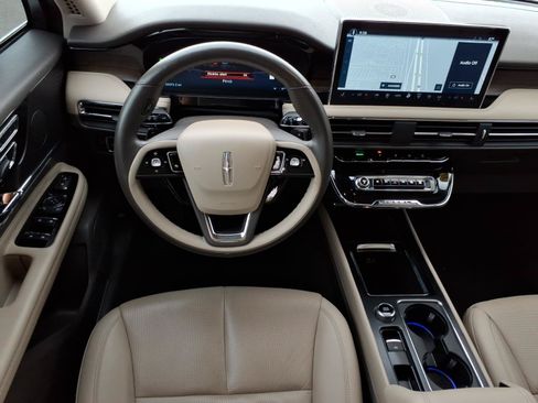 Used 2024 Lincoln Corsair Reserve FWD image 16