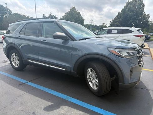 Used 2025 Ford Explorer Active AWD/4WD image 5